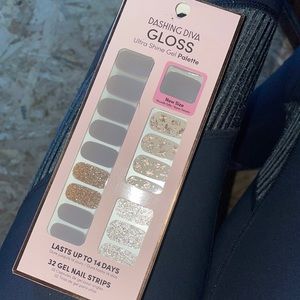 Dashing Diva ( GS45  Lavendar Dreams) 32 Gel Nail Strips